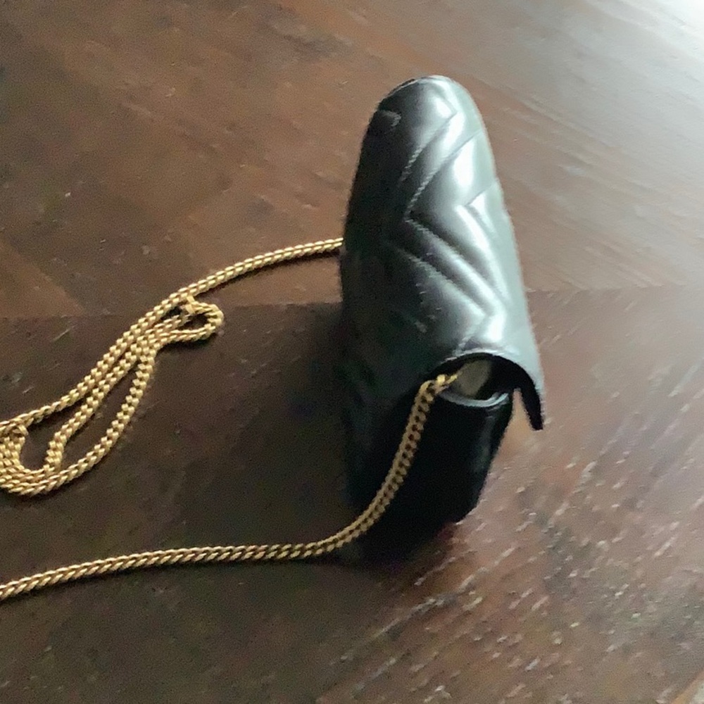 Gucci GG Marmont leather super mini bag in black & gold - Picture 6 of 13